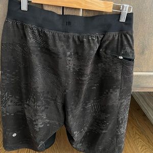 mens 9” Lulu Lemon shorts